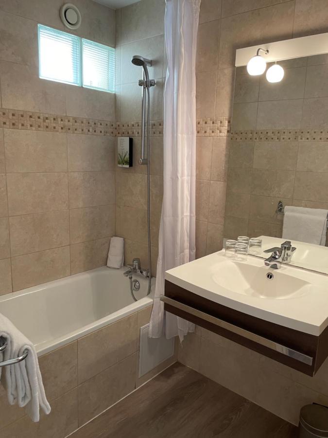 Hotel Le Medieval Palais Des Papes 3*