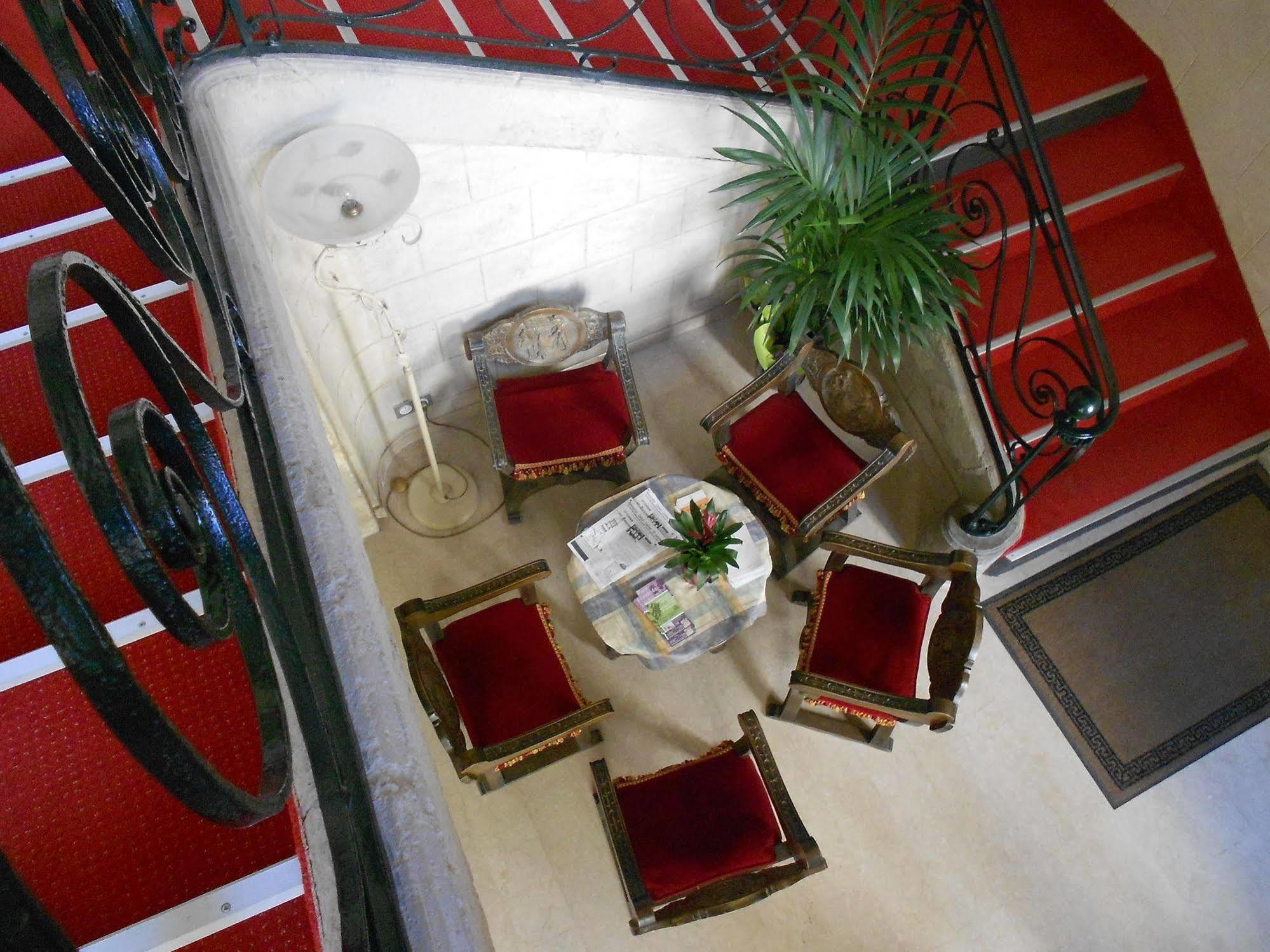 Hotel Le Medieval Palais Des Papes 3*