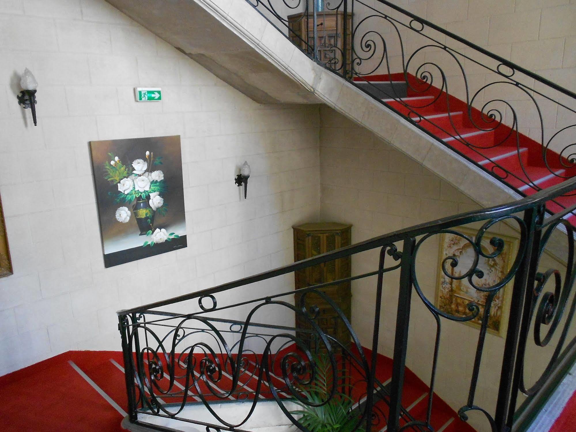 Hotel Le Medieval Palais Des Papes Hotel 3*